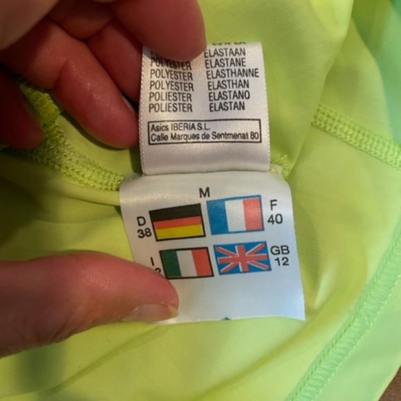 Asics Active Top with Silver Reflection Fabric on Shoulders - Size Medium - Picture 10 of 10